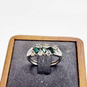 Vintage Avon Silver Toned Ring Emerald Green Glass Baguette Rhinestones Size 7.5